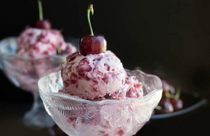 Быстрое и легкое домашнее вишневое мороженое